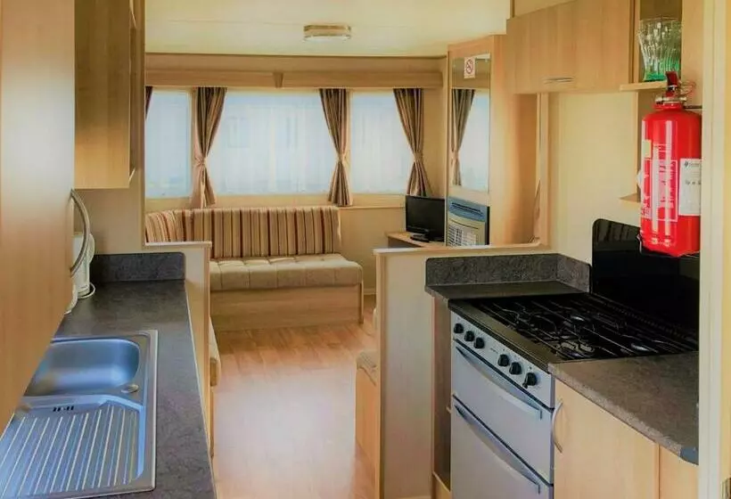 Lomakeskus Golden Anchor Caravan Park