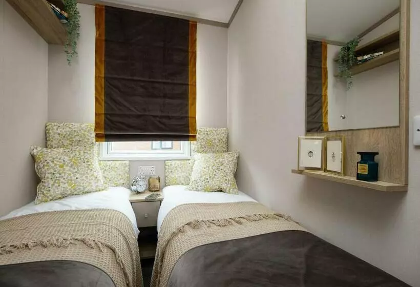 Lomakeskus Golden Anchor Caravan Park