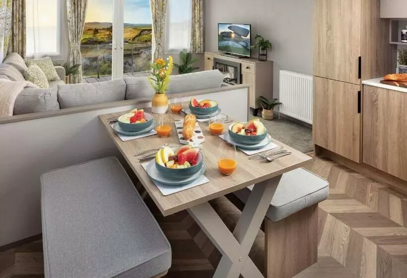 Lomakeskus Golden Anchor Caravan Park