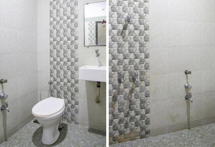 Spot On 67841 Hotel Rajeshwar