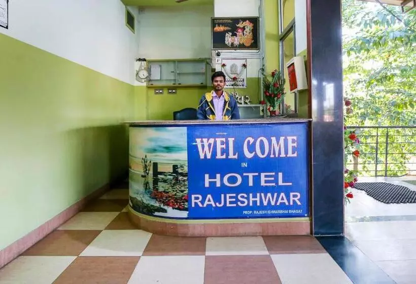 Spot On 67841 Hotel Rajeshwar