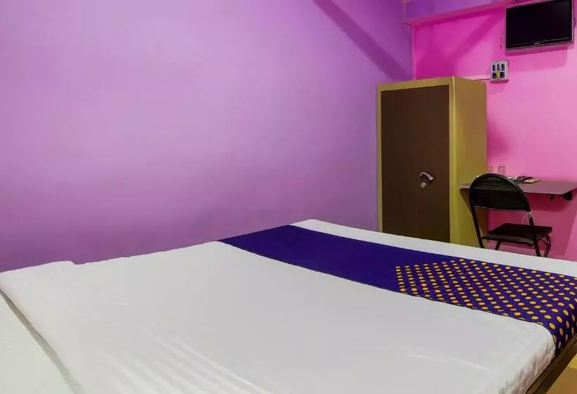 Spot On 67841 Hotel Rajeshwar