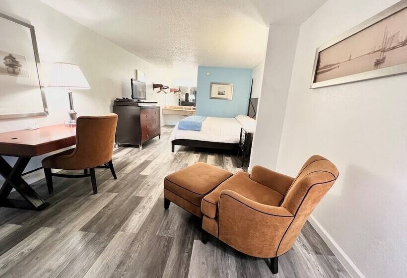 旅馆 Bayou Inn & Suites