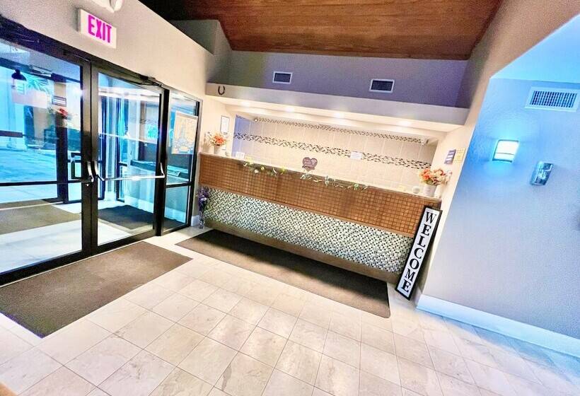 旅馆 Bayou Inn & Suites