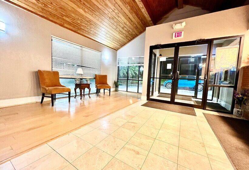 旅馆 Bayou Inn & Suites