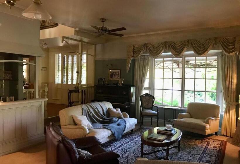 Hawk S Nest Bed & Breakfast