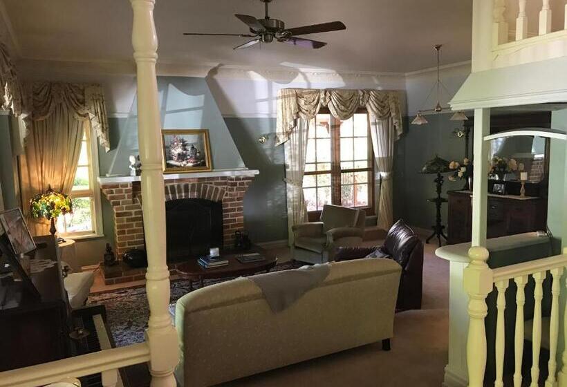 Hawk S Nest Bed & Breakfast