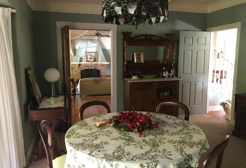 Hawk S Nest Bed & Breakfast