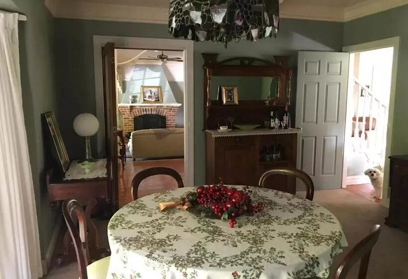 Hawk S Nest Bed & Breakfast
