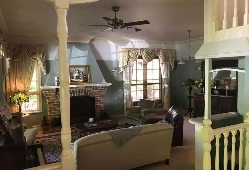 Hawk S Nest Bed & Breakfast