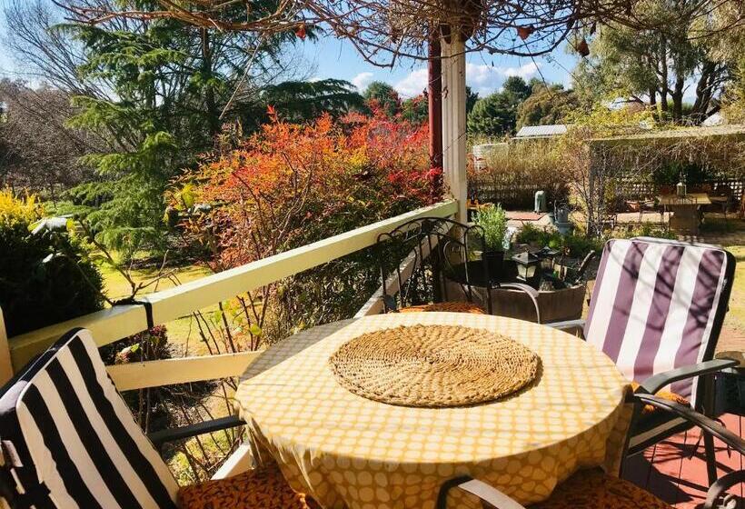 Hawk S Nest Bed & Breakfast