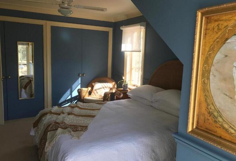 Hawk S Nest Bed & Breakfast