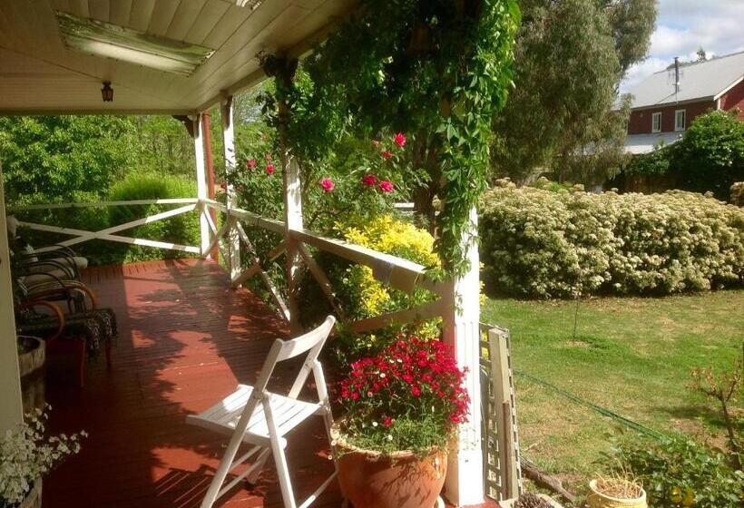 Hawk S Nest Bed & Breakfast