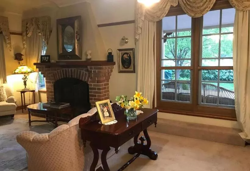 Hawk S Nest Bed & Breakfast