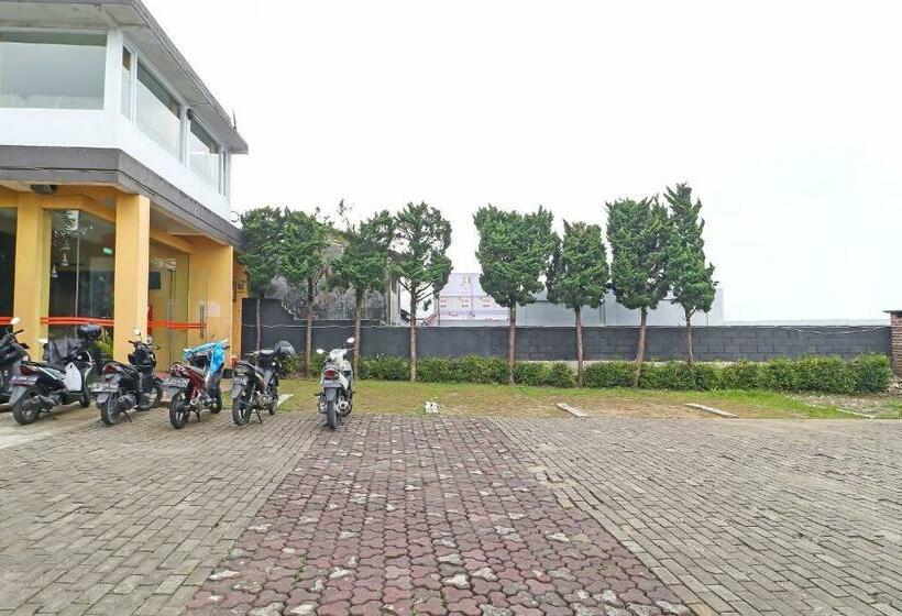 בית מלון כפרי Capital O 91741 Jayagiri