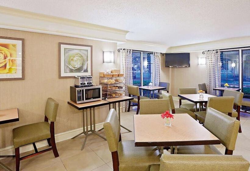 فندق Norwood Inn & Suites Indianapolis