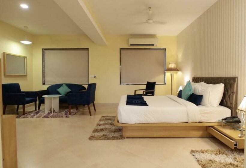 호텔 Meritas Seawind Beach Resort, Shrivardhan