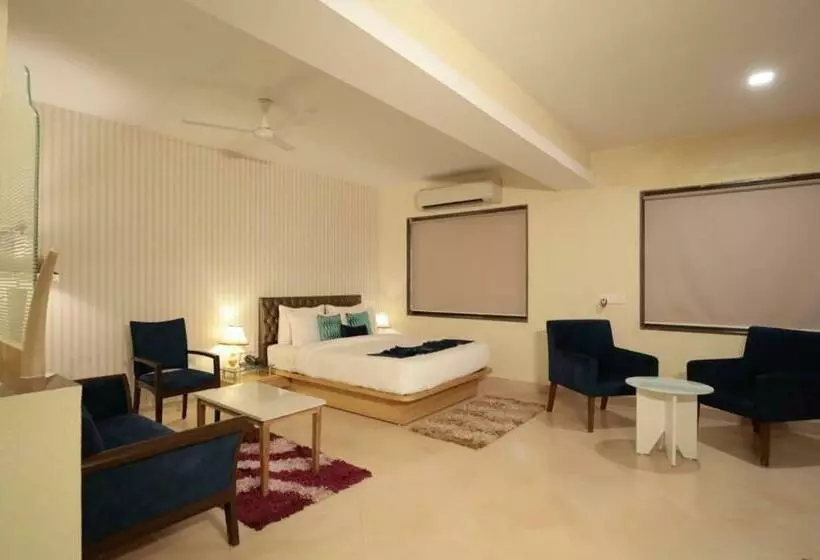 Hotelli Meritas Seawind Beach Resort, Shrivardhan
