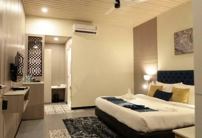 Hotelli Meritas Seawind Beach Resort, Shrivardhan