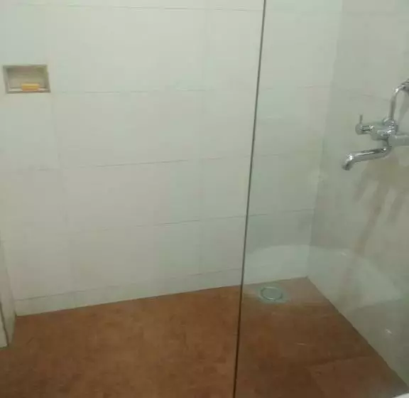 Hotelli Meritas Seawind Beach Resort, Shrivardhan