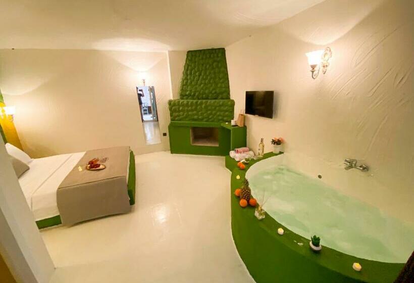 Hotel Tek Han Alacati