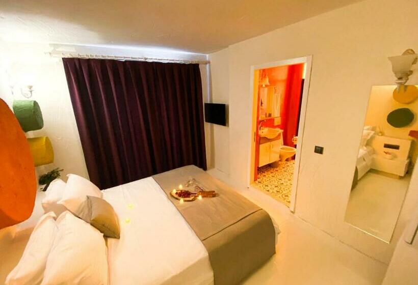 Hotel Tek Han Alacati