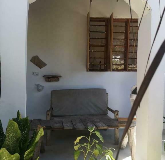 پانسیون Wow Beach House