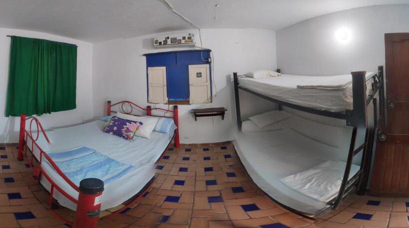 هاستل Hostal Alquimista