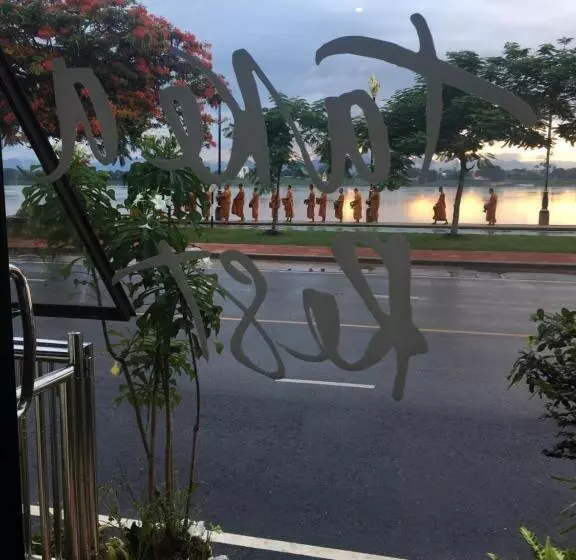 تختخواب و صبحانه Take A Rest At Nakhon Phanom