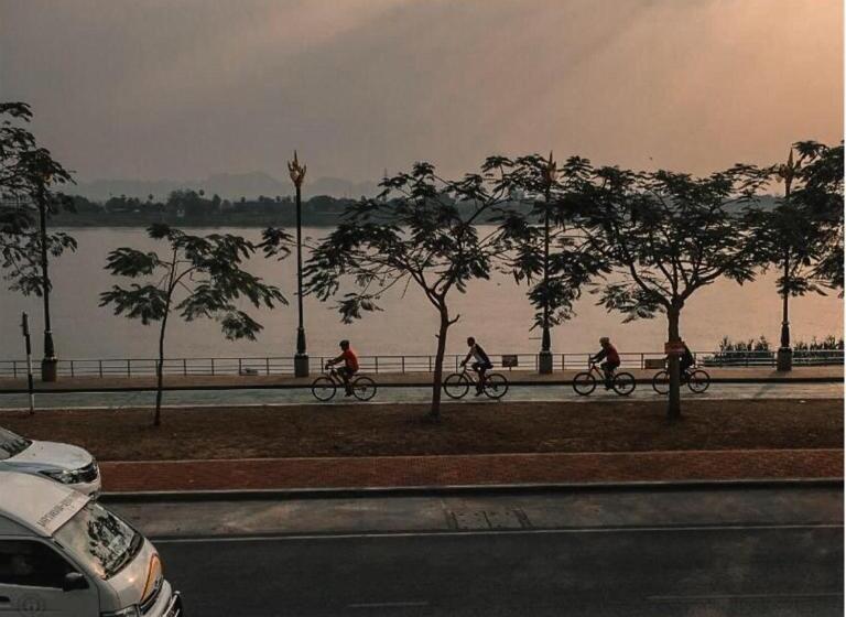 ベッドアンドブレックファースト Take A Rest At Nakhon Phanom