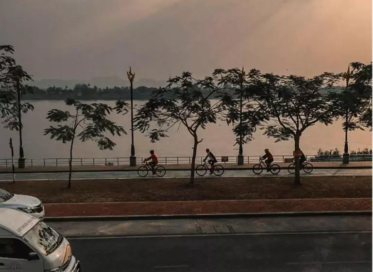 تختخواب و صبحانه Take A Rest At Nakhon Phanom