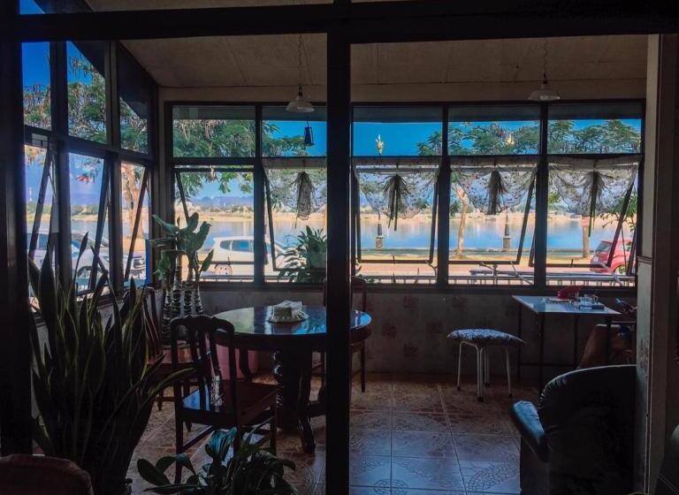 ベッドアンドブレックファースト Take A Rest At Nakhon Phanom