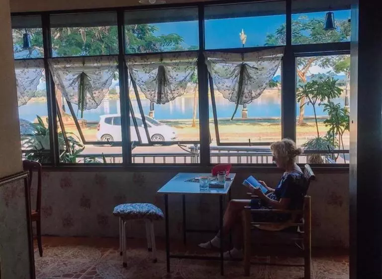 تختخواب و صبحانه Take A Rest At Nakhon Phanom