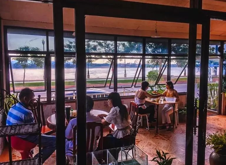 تختخواب و صبحانه Take A Rest At Nakhon Phanom