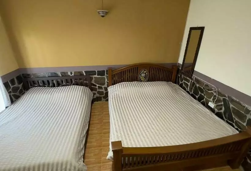 هتل ช่อฟ้า การ์เด้น