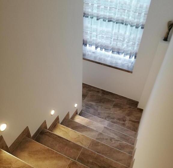 פנסיון Haus Alexis