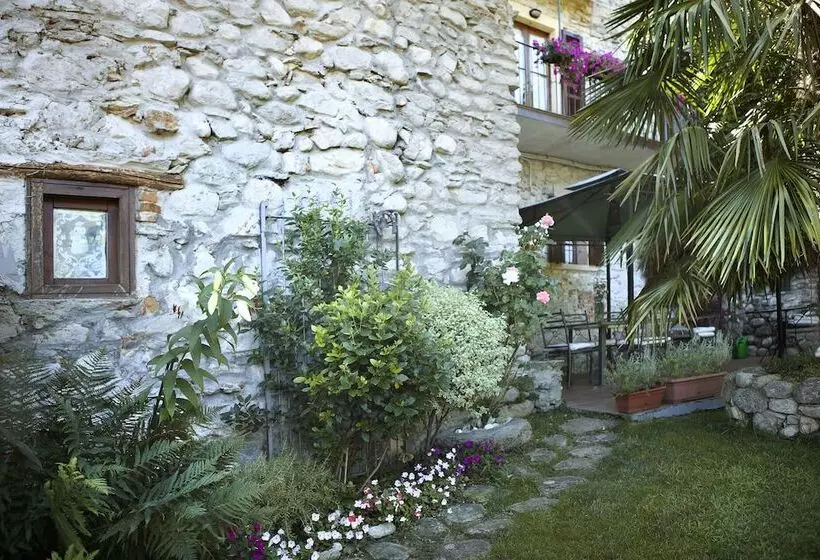 Aamiaismajoitus (B&B) Antico Borgo Sanda Lago Maggiore