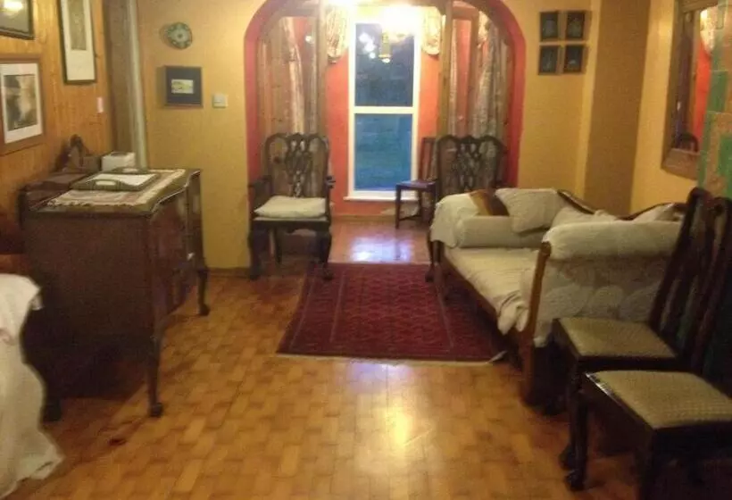 Aamiaismajoitus (B&B) Lisieux House On Lough Neagh