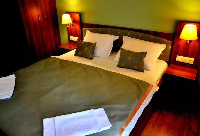 Forster Vadászkastély és Szálloda