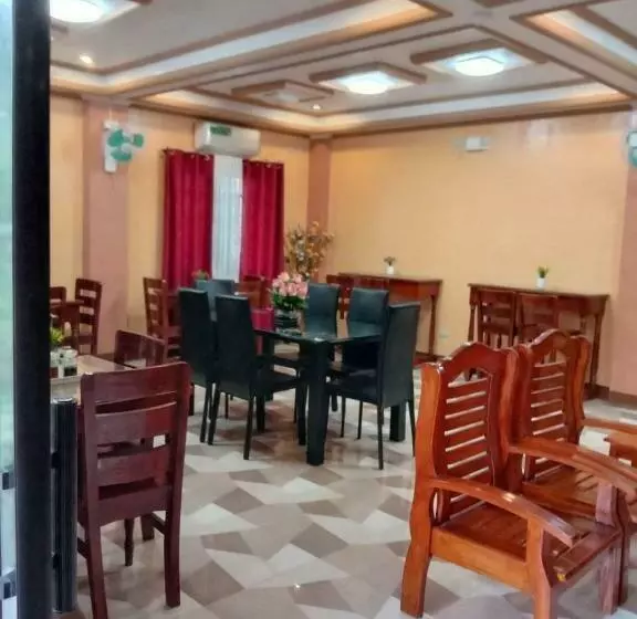 ホテル Reddoorz @ Solid Rock Guest House Baler