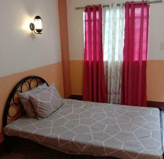 Hotel Reddoorz @ Solid Rock Guest House Baler