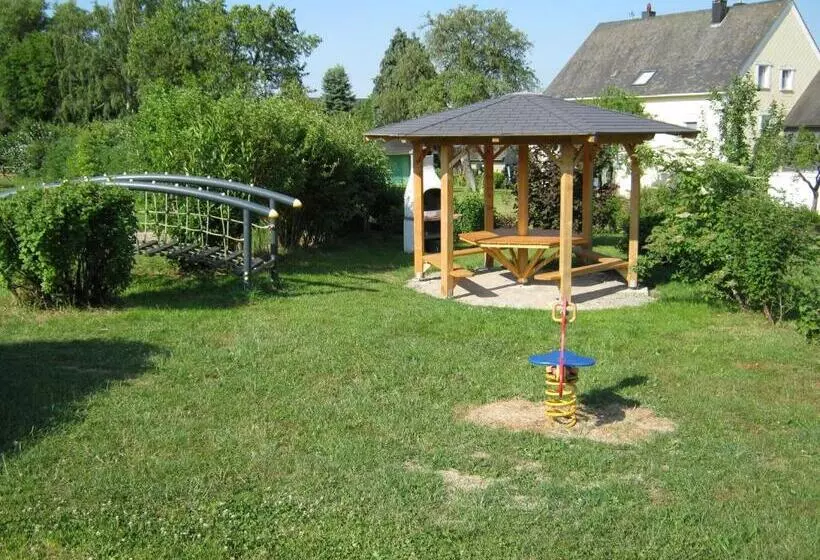 Hotelli Stierstall Suite Pension Wahlenau