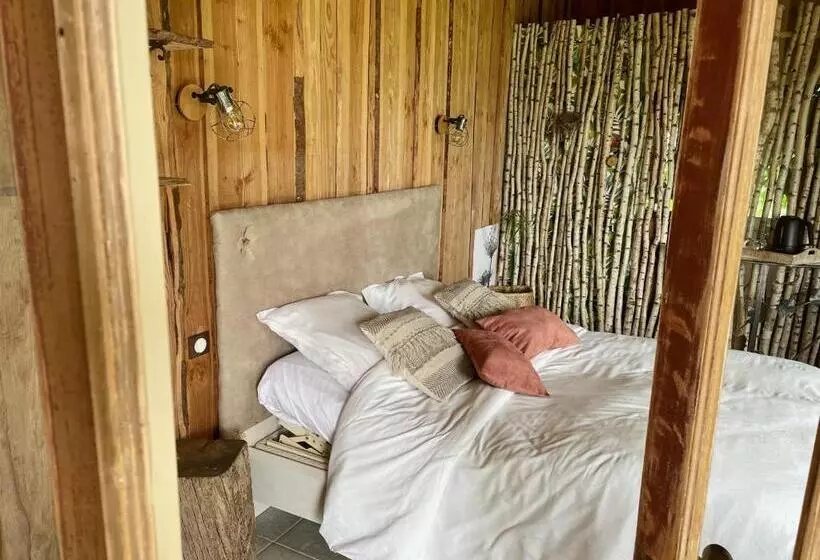 Aamiaismajoitus (B&B) Le P Tit Nid De Gabriel