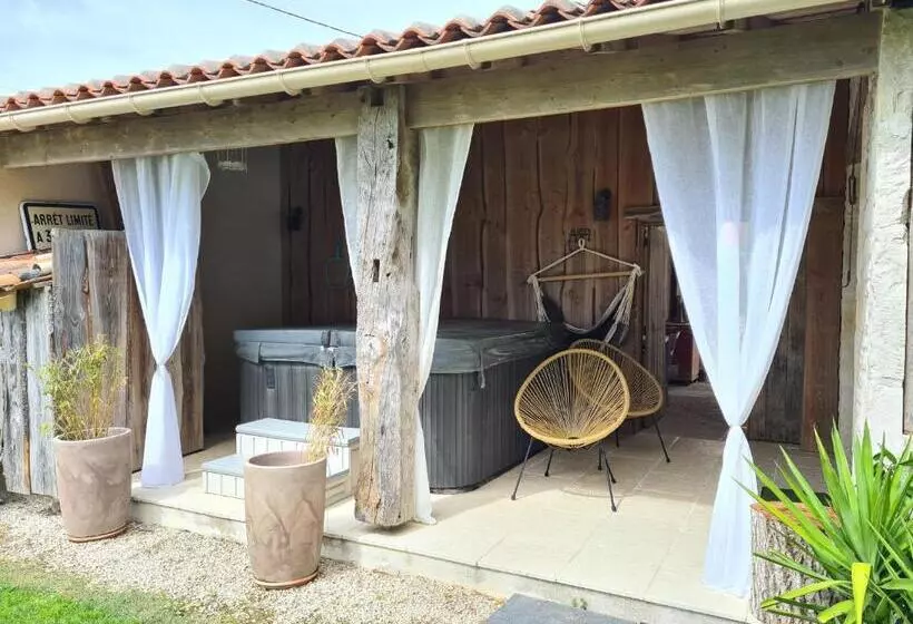 Aamiaismajoitus (B&B) Le P Tit Nid De Gabriel