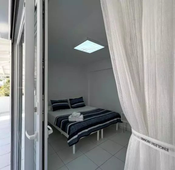 ベッドアンドブレックファースト White Suite Rooms