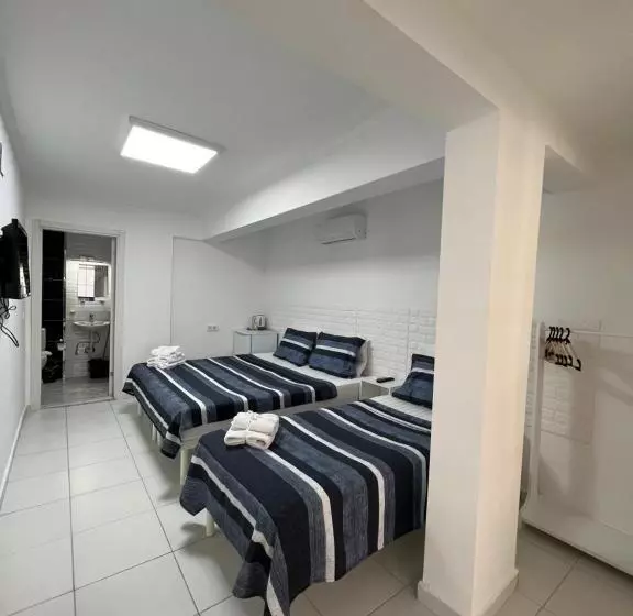 ベッドアンドブレックファースト White Suite Rooms