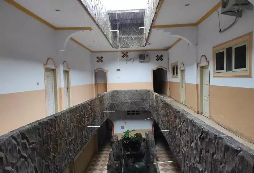 Capital O 91650 Hotel Pratama