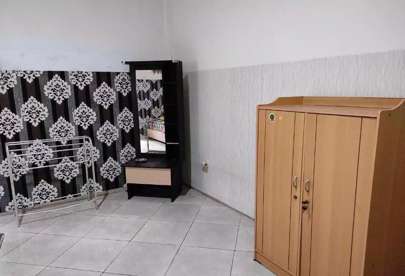 Capital O 91650 Hotel Pratama