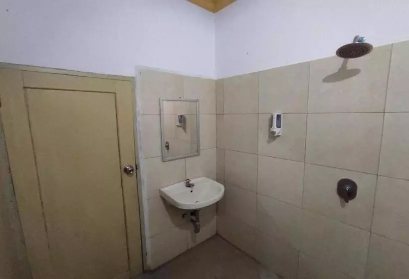 Capital O 91650 Hotel Pratama