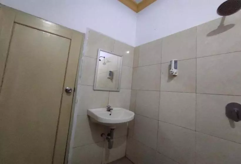 Capital O 91650 Hotel Pratama